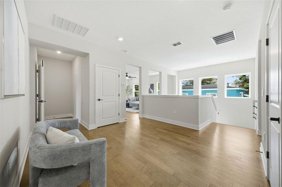 Spacious, unfurnished interior of a new home in , Tampa (Image 26).