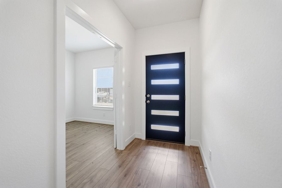 Spacious, unfurnished interior of a new home in Bay Creek, Baytown (Image 16).