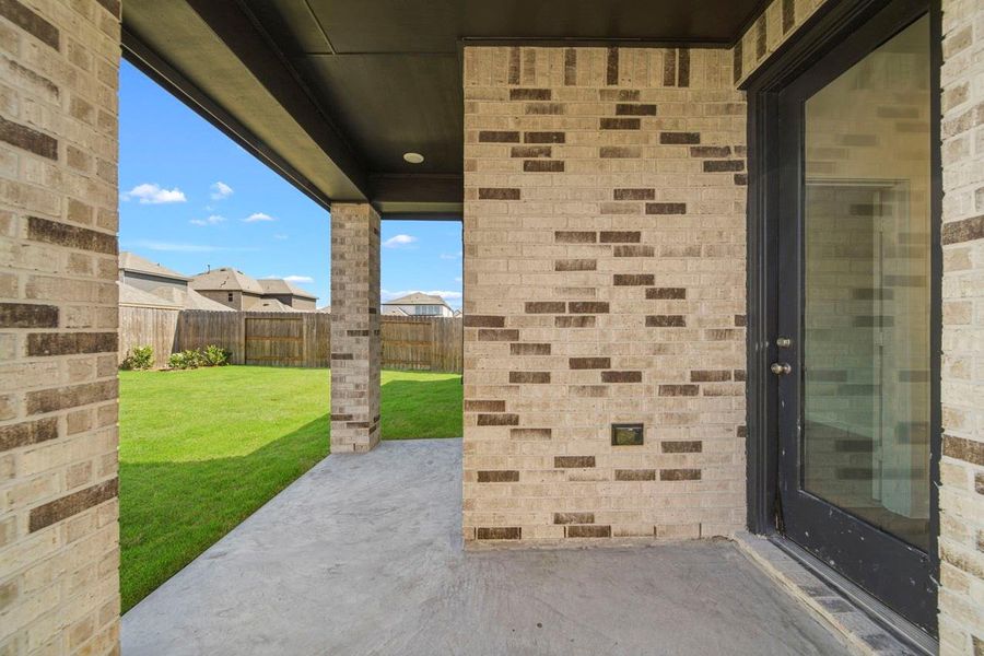 Exterior details and patio area of a home in Brookewater, Rosenberg (Image 2).