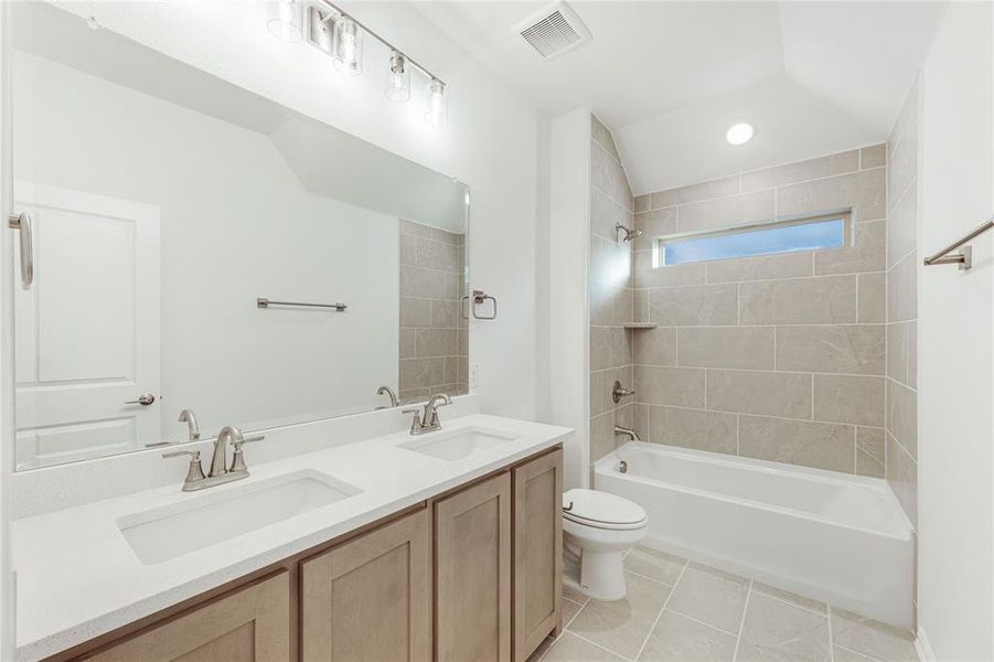 Furnished interior view inside a new home in Country Lakes Classic 60, Argyle (Image 9).