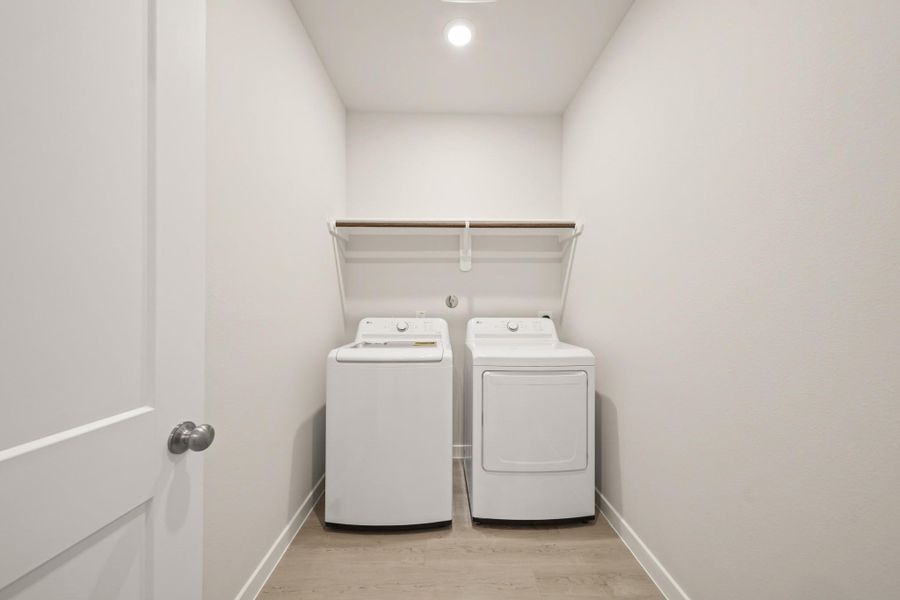 Furnished interior view inside a new home in Lago Mar, Texas City (Image 5).