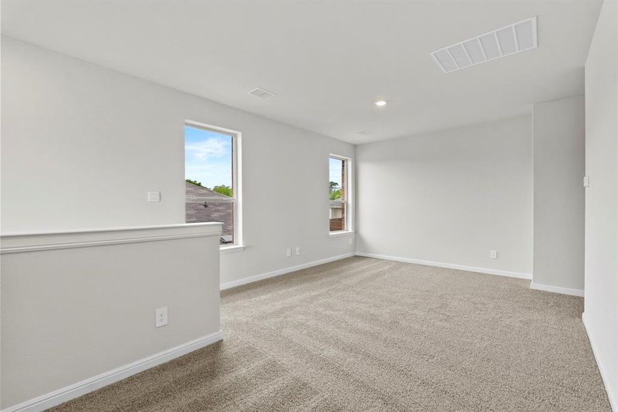 Spacious, unfurnished interior of a new home in The Canyons, Keene (Image 22).