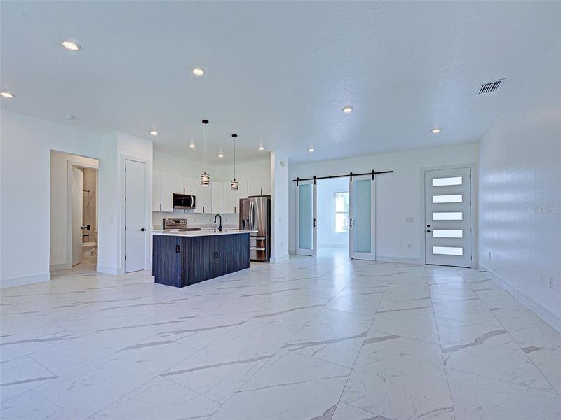 Spacious, unfurnished interior of a new home in , Rotonda West (Image 36).