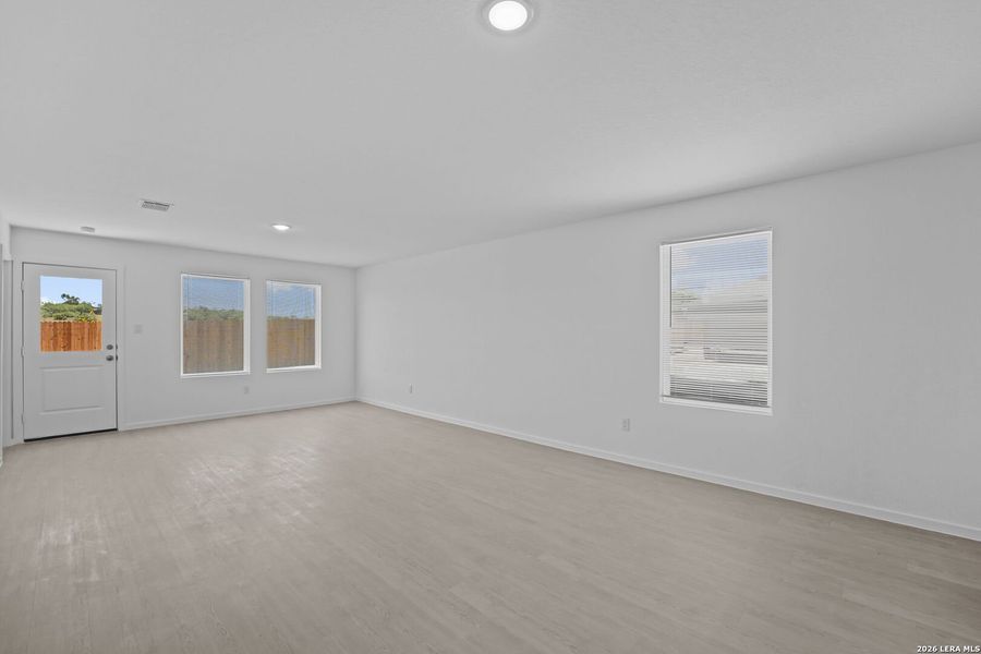 Spacious, unfurnished interior of a new home in Guadalupe Ridge, New Braunfels (Image 22).