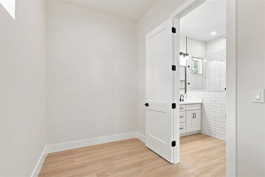 Spacious, unfurnished interior of a new home in , St. Petersburg (Image 67). Spacious, unfurnished interior of a new home in , St. Petersburg (Image 67).