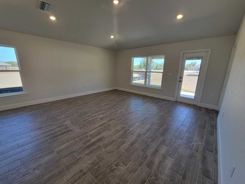 Spacious, unfurnished interior of a new home in Ocala Crossings South, Ocala (Image 10).