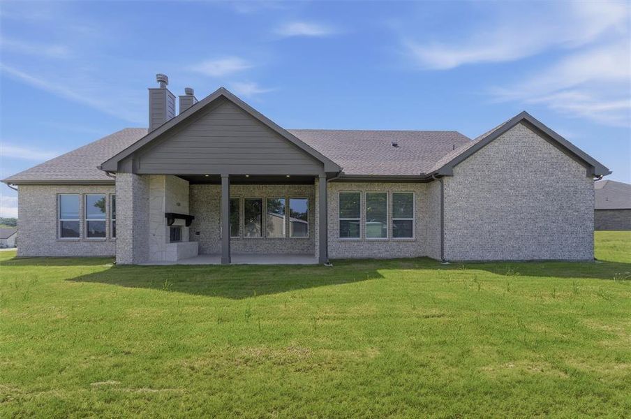 Exterior details and patio area of a home in Grayson Ridge, Van Alstyne (Image 22).