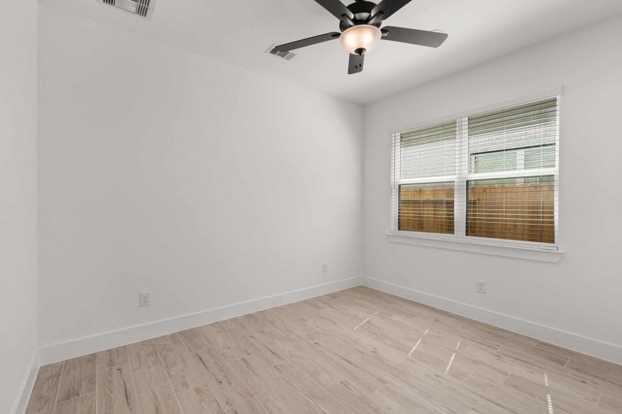 Spacious, unfurnished interior of a new home in Wood Leaf Reserve, Tomball (Image 39).