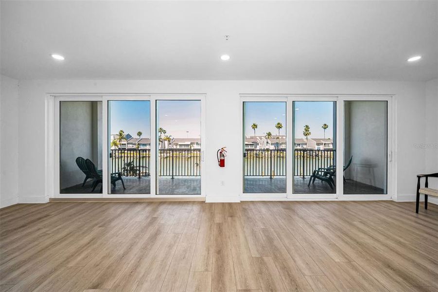 Spacious, unfurnished interior of a new home in , Madeira Beach (Image 24).