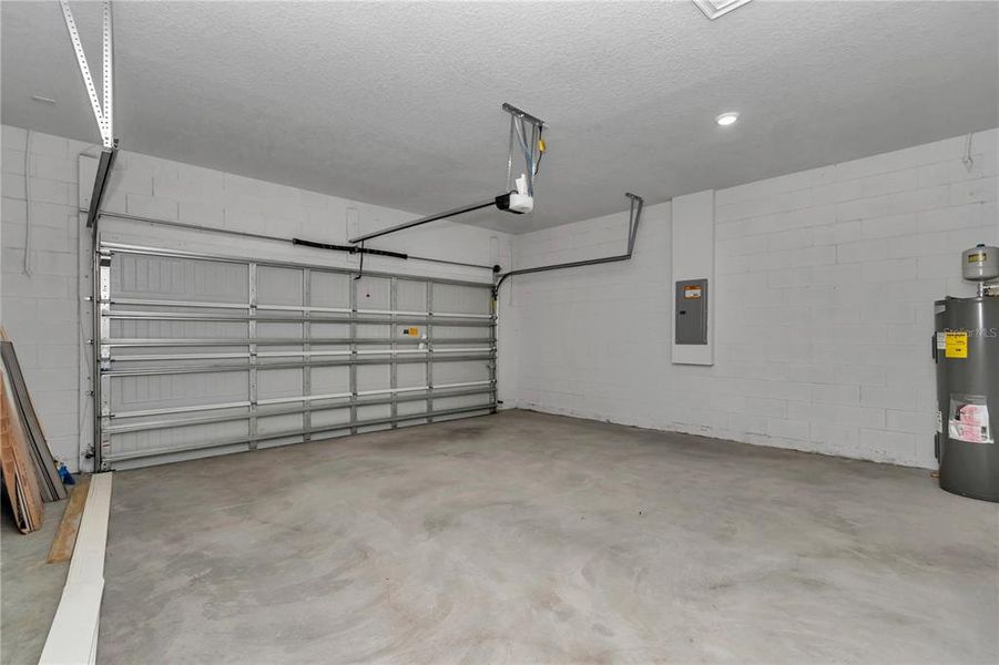 Spacious, unfurnished interior of a new home in , Dunnellon (Image 16).