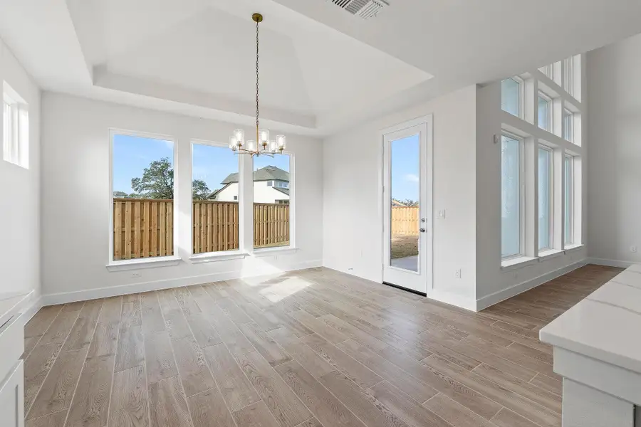 Spacious, unfurnished interior of a new home in Parmer Ranch, Georgetown (Image 27).