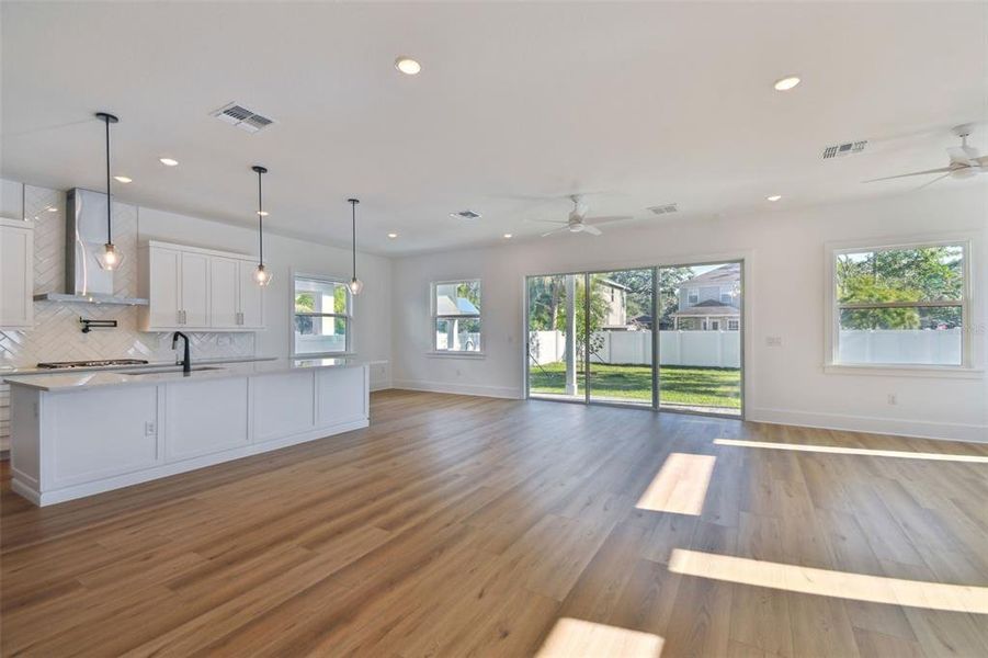 Spacious, unfurnished interior of a new home in , Tampa (Image 33).