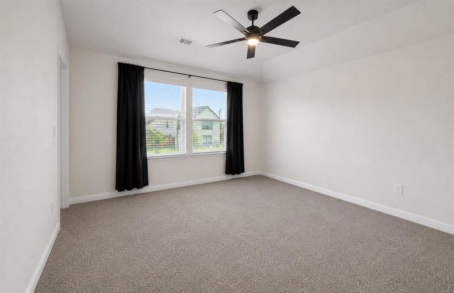 Spacious, unfurnished interior of a new home in , Waxahachie (Image 23).