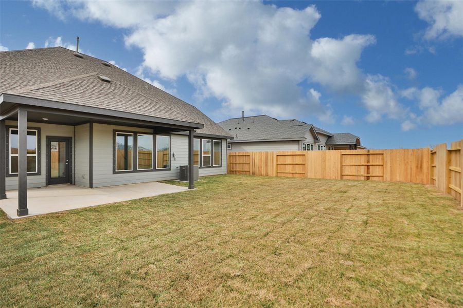 Exterior details and patio area of a home in Aldeana, Bonney (Image 3).
