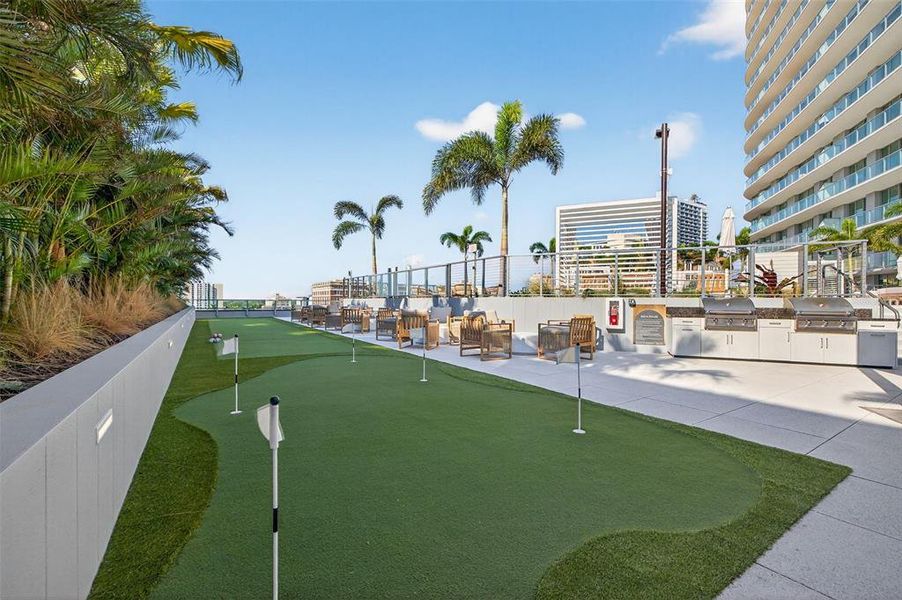 Condo located in St. Petersburg, FL showcasing its design and architecture (Image 3). Condo located in St. Petersburg, FL showcasing its design and architecture (Image 3).