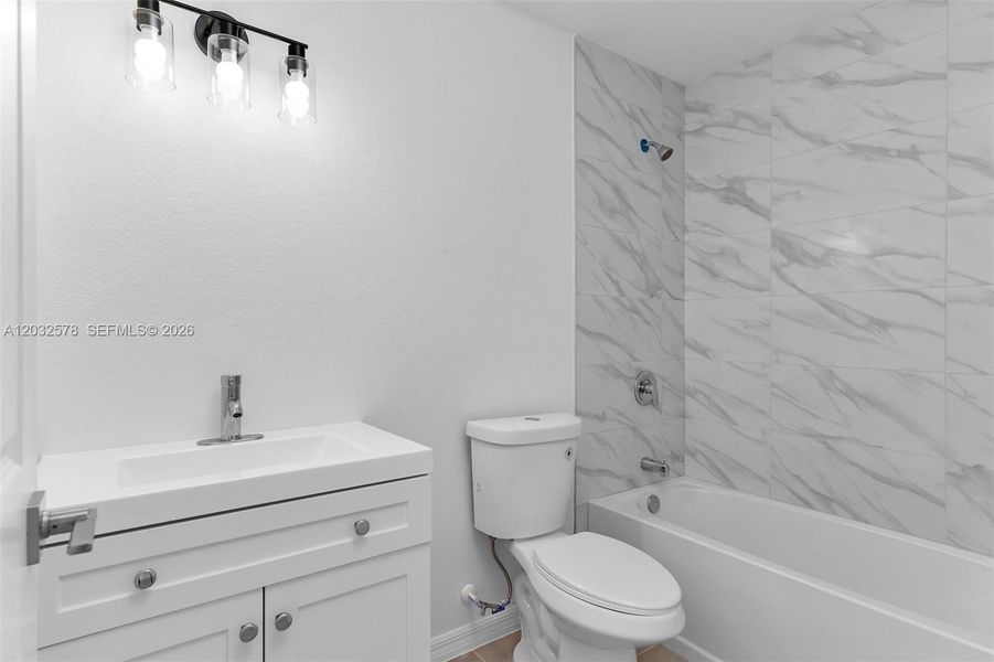 Furnished interior view inside a new home in , Cape Coral (Image 3).