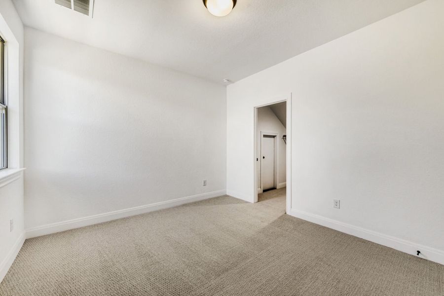 Spacious, unfurnished interior of a new home in The Porch at Du Pre, Buda (Image 17). Spacious, unfurnished interior of a new home in The Porch at Du Pre, Buda (Image 17).