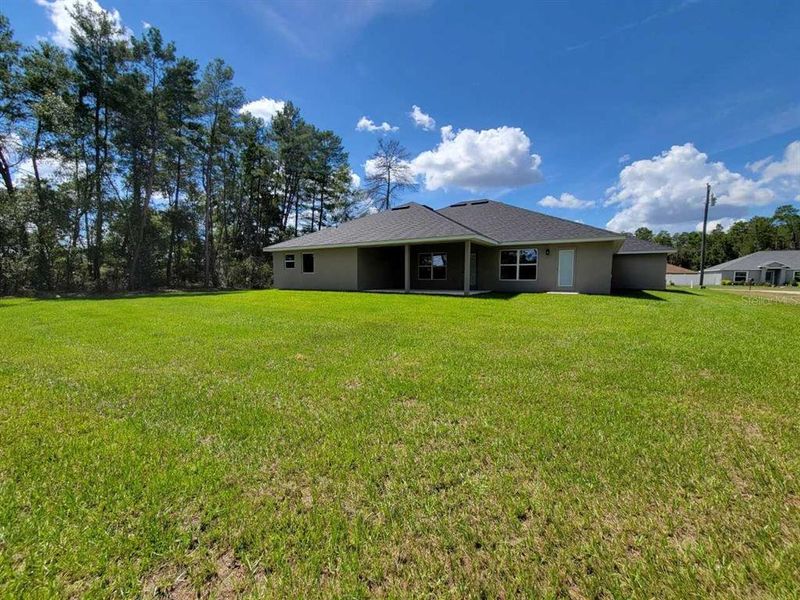 Exterior details and patio area of a home in , Ocala (Image 3).