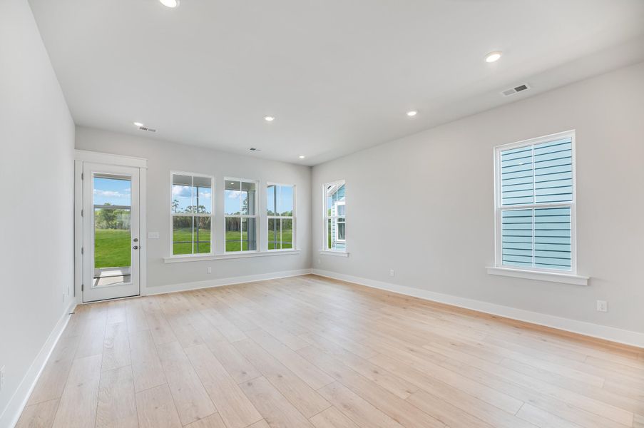 Spacious, unfurnished interior of a new home in Carnes Crossroads: Arbor Collection, Summerville (Image 7).