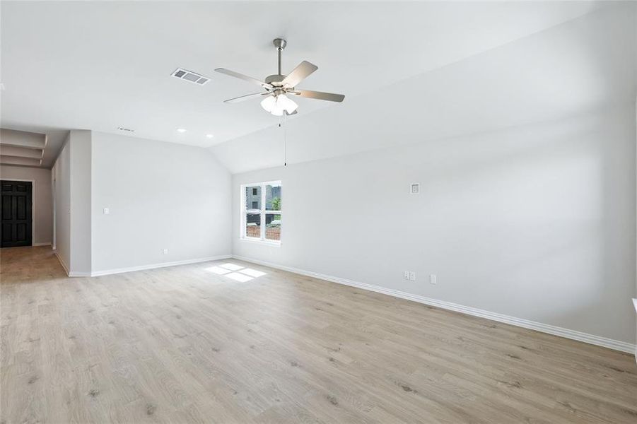 Spacious, unfurnished interior of a new home in Hulen Trails, Fort Worth (Image 15). Spacious, unfurnished interior of a new home in Hulen Trails, Fort Worth (Image 15).