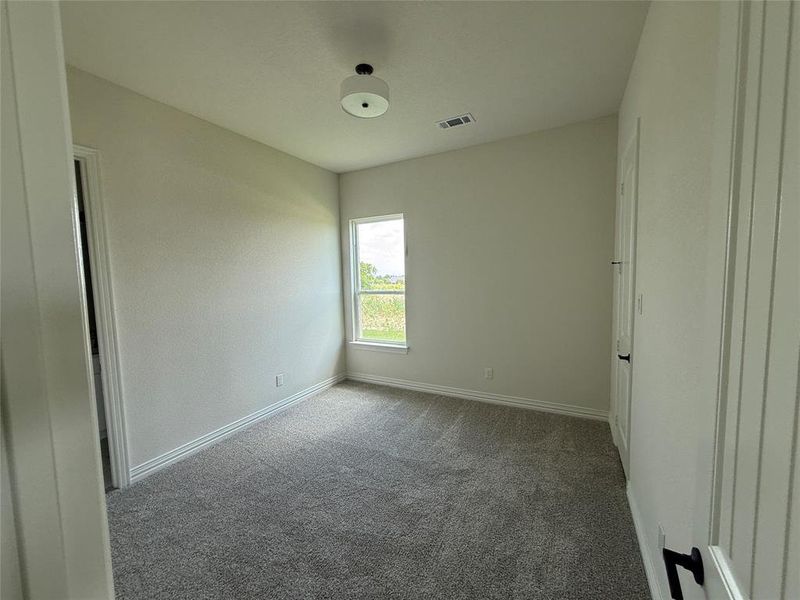 Spacious, unfurnished interior of a new home in Windmill Creeks, Weatherford (Image 14).