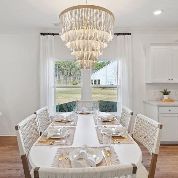 1429 Drake Dining 2of2 6 3 25