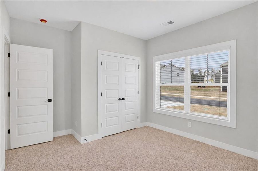 Spacious, unfurnished interior of a new home in The Fairways at Mirror Lake, Villa Rica (Image 25).