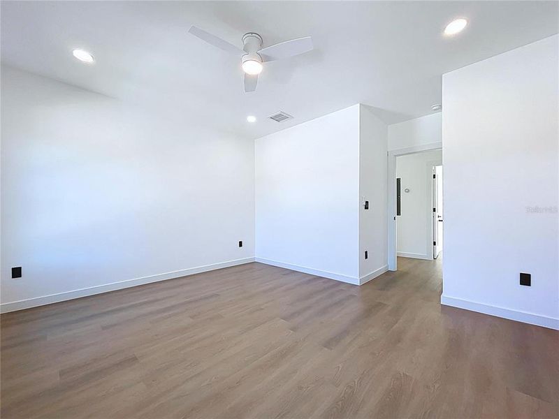 Spacious, unfurnished interior of a new home in , St. Petersburg (Image 55).
