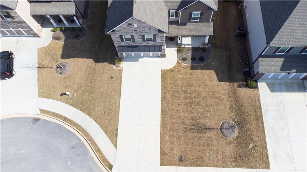 Exterior details and patio area of a home in Canterbury Reserve, Lawrenceville (Image 23).