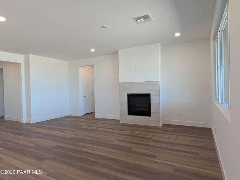 Spacious, unfurnished interior of a new home in South Ranch Western Collection, Prescott (Image 4).