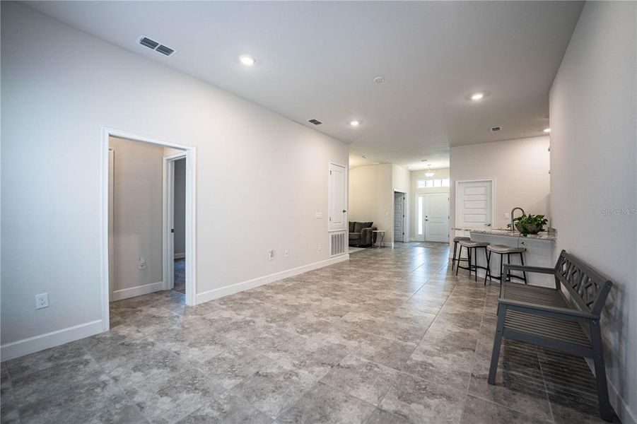 Spacious, unfurnished interior of a new home in , Winter Haven (Image 20).
