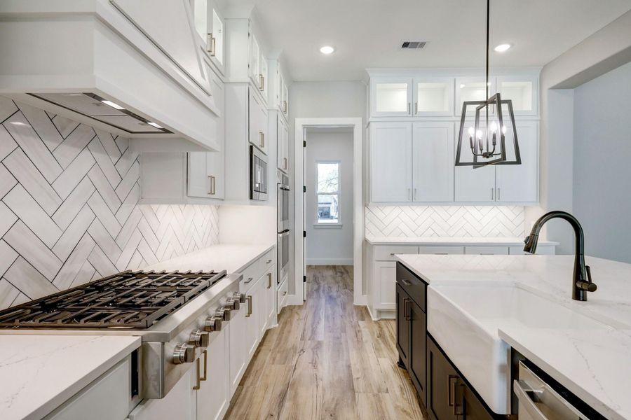 THE PICTURE SHOWN IS NOT THE ACTUAL HOME. TRINITY SIGNATUE HOMES IS BUILDING A SIMILAR FLOOR PLAN. THE PICTURE SHOWN IS NOT THE ACTUAL HOME. TRINITY SIGNATUE HOMES IS BUILDING A SIMILAR FLOOR PLAN.