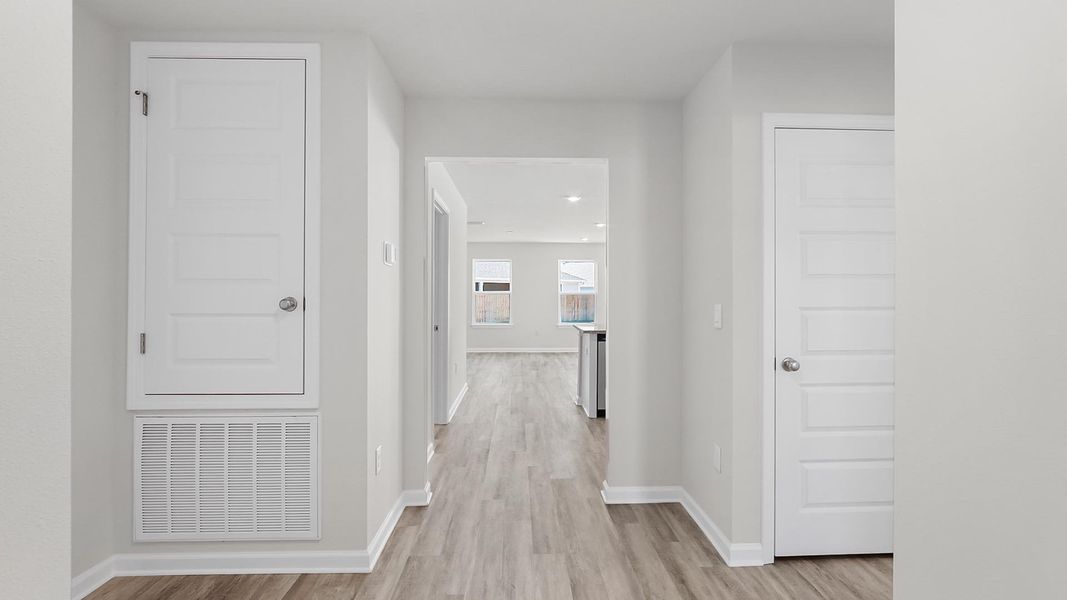 Spacious, unfurnished interior of a new home in Ashton Park Phase III, Freeport (Image 11).