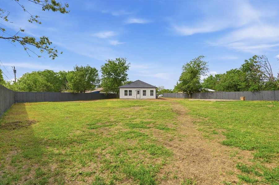 Exterior details and patio area of a home in , Mineral Wells (Image 15).