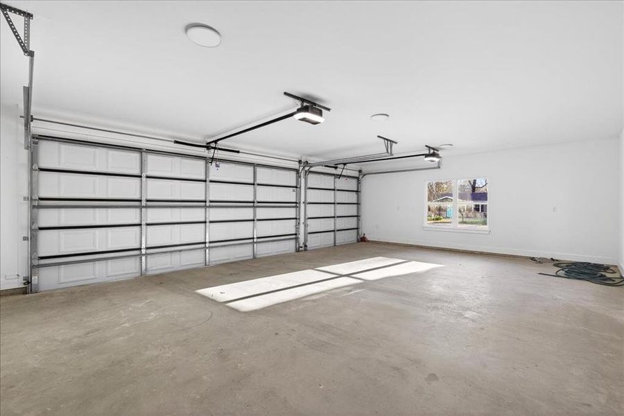 Spacious, unfurnished interior of a new home in , Enchanted Oaks (Image 23).