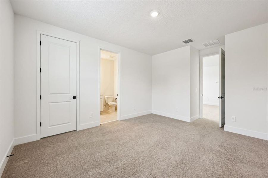 Spacious, unfurnished interior of a new home in Ridgehaven - Signature Series, Ormond Beach (Image 46).