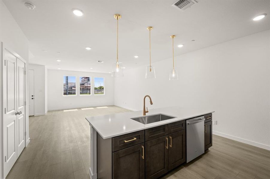 5704 Lakeview- Kitchen-3