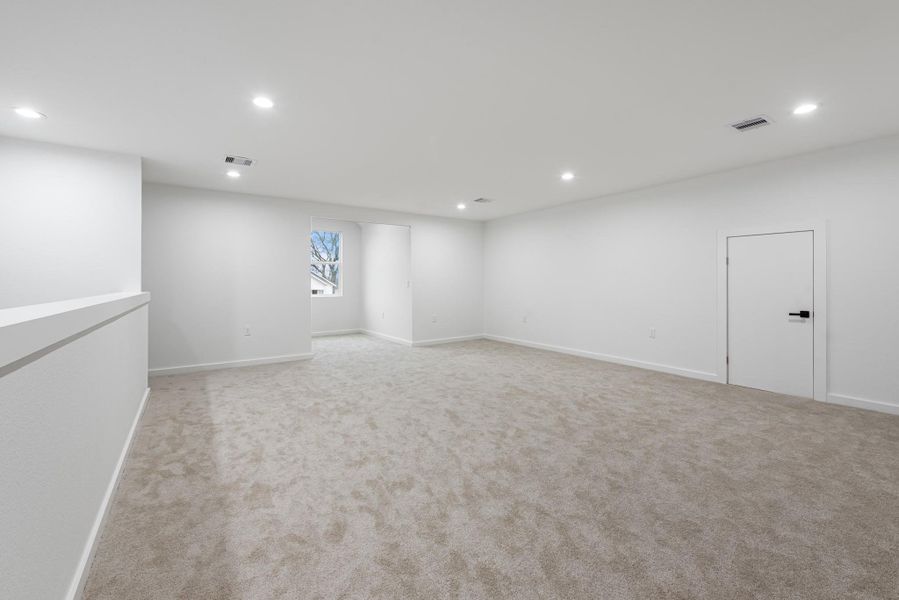 Spacious, unfurnished interior of a new home in , Anderson (Image 19).