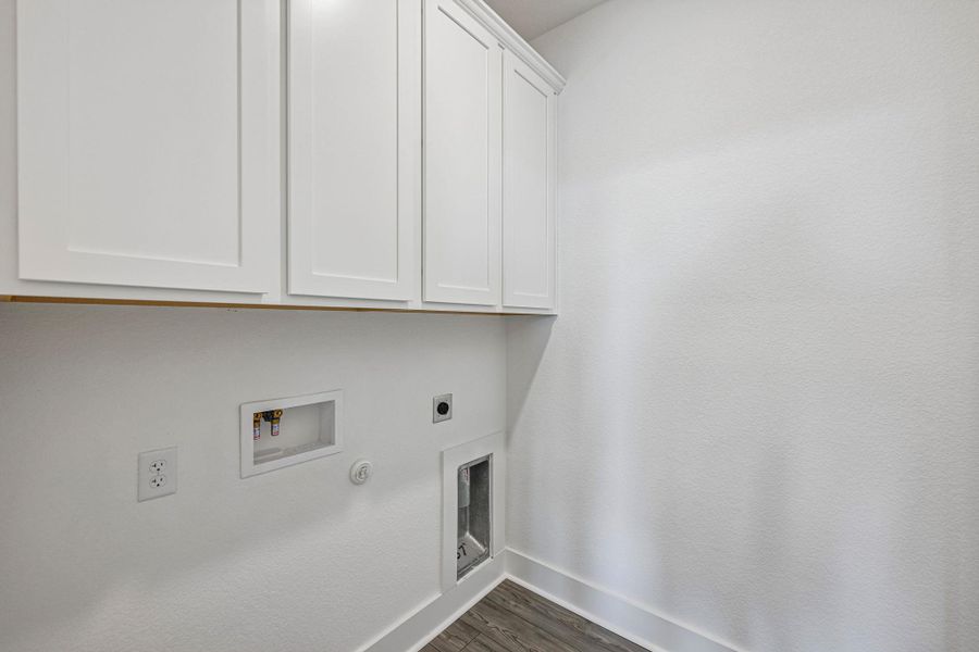 Spacious, unfurnished interior of a new home in Avery Centre, Round Rock (Image 35).