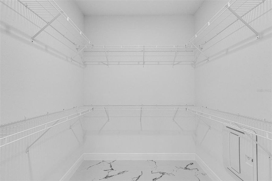 Spacious, unfurnished interior of a new home in , Tampa (Image 24).