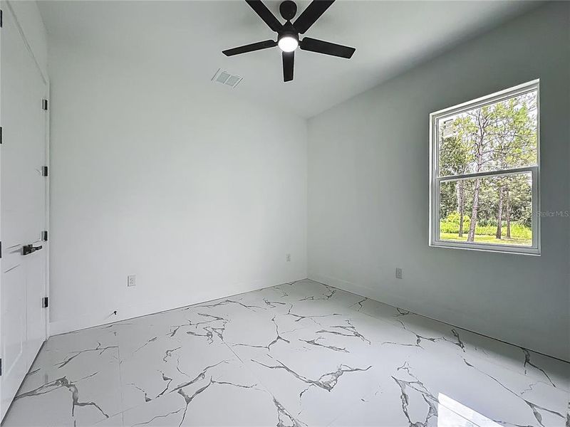 Spacious, unfurnished interior of a new home in , Plant City (Image 25).