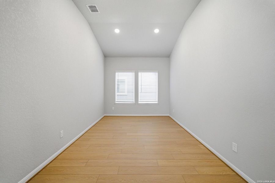 Spacious, unfurnished interior of a new home in Hennersby Hollow, San Antonio (Image 25). Spacious, unfurnished interior of a new home in Hennersby Hollow, San Antonio (Image 25).