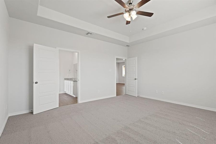 Spacious, unfurnished interior of a new home in Burgess Meadows, Cleburne (Image 11).