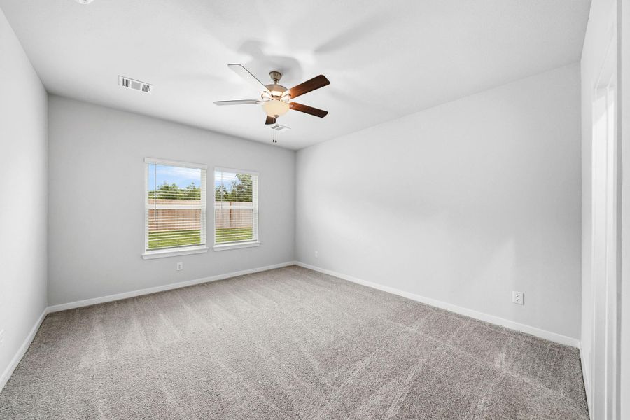 Spacious, unfurnished interior of a new home in Country Creek, Mont Belvieu (Image 17).