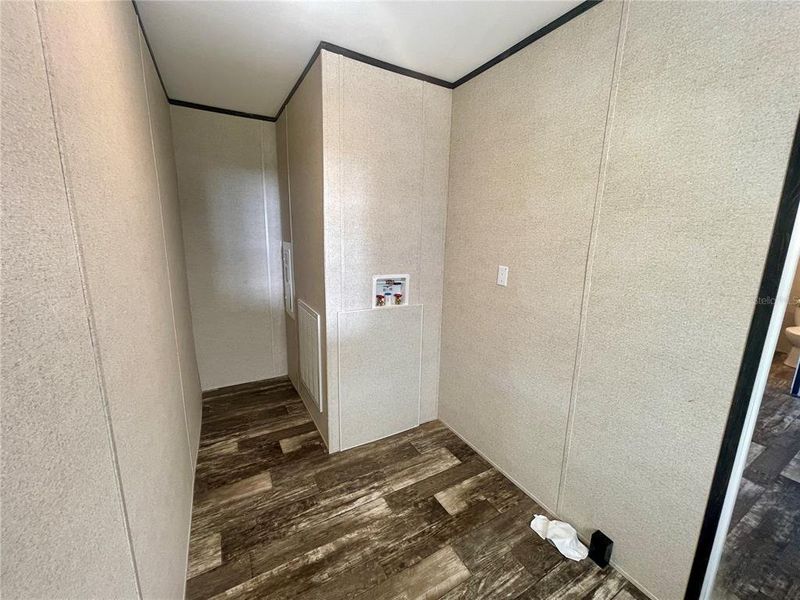 Spacious, unfurnished interior of a new home in , Ocala (Image 7).