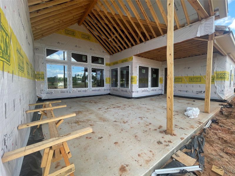 Spacious covered patio Spacious covered patio
