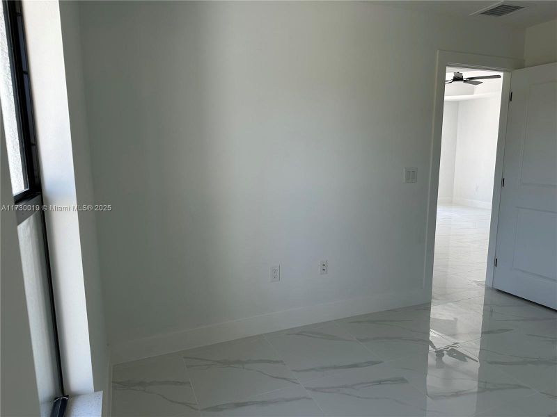 Spacious, unfurnished interior of a new home in , Lehigh Acres (Image 14).