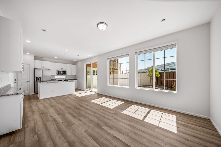 Spacious, unfurnished interior of a new home in Reunion, Commerce City (Image 17).