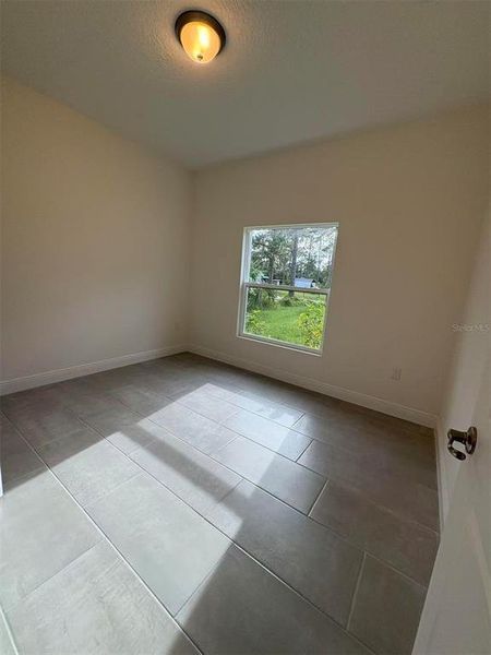 Spacious, unfurnished interior of a new home in , Deland (Image 17).