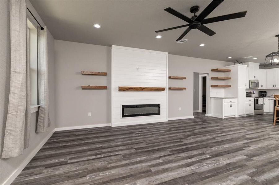 Spacious, unfurnished interior of a new home in , Bridgeport (Image 21).